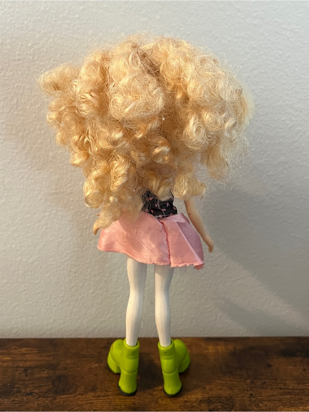 MGA Bratz Masquerade Brielle Pink Tea Party Princess - Picture 3 of 4